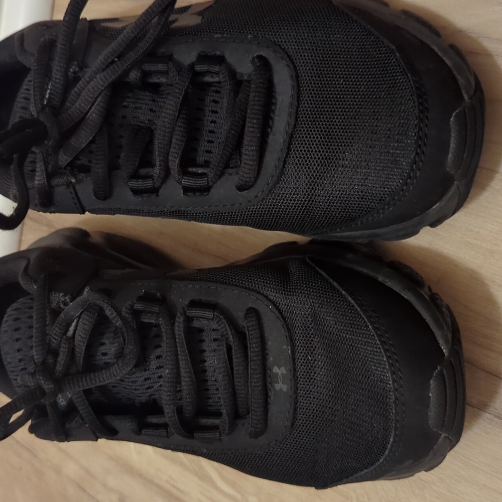 Sz.8 Under Armour Charged Assert All Black Sneakers - Picture 4 of 14